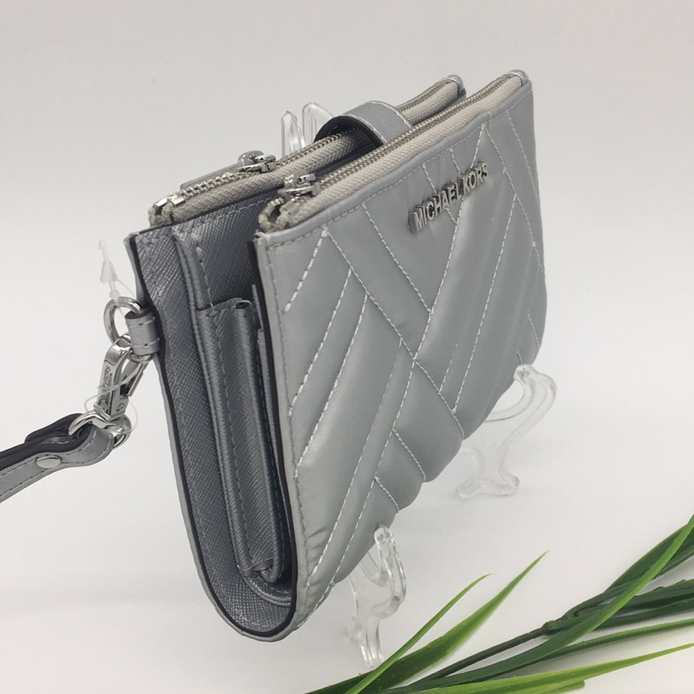Michael Kors Peyton Silver LG Double Zip Wristlet - Picture 3 of 8